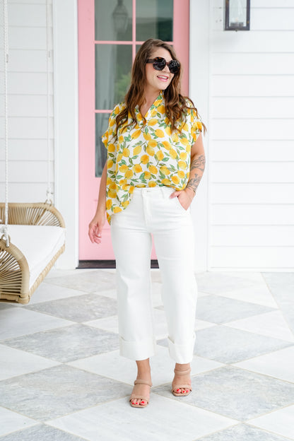 Plus/Reg Lemon Print Short Sleeve Split Neck Blouse