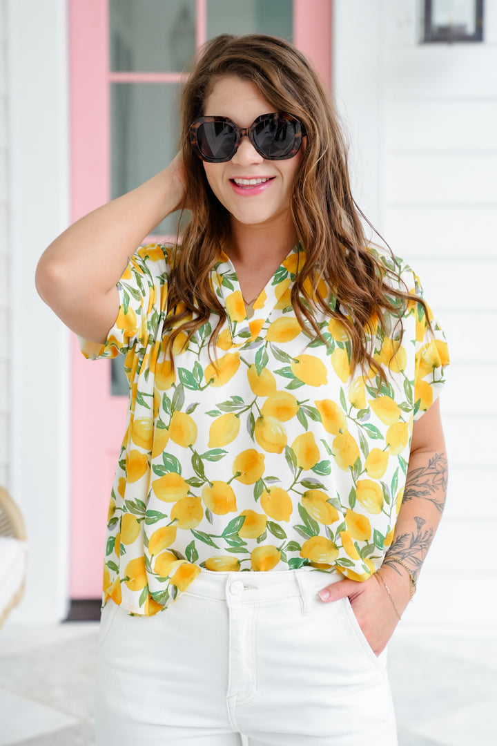 Plus/Reg Lemon Print Short Sleeve Split Neck Blouse