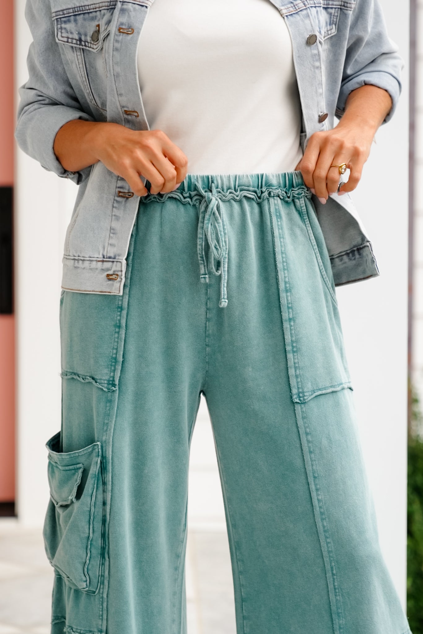 Mineral Wash Elastic Waist Pants With Cargo Pockets