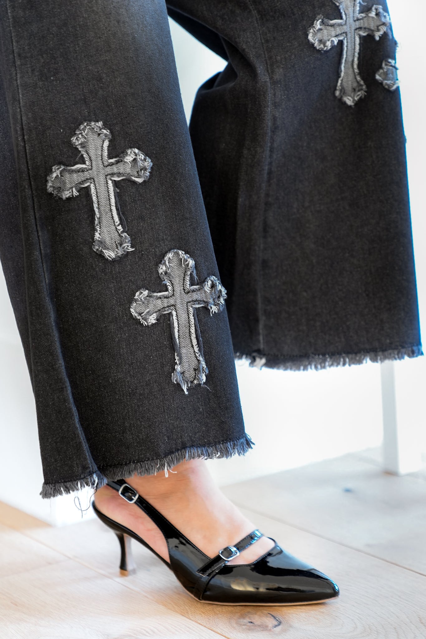 Plus/Reg Black Denim High Waist Jeans with Cross Patches