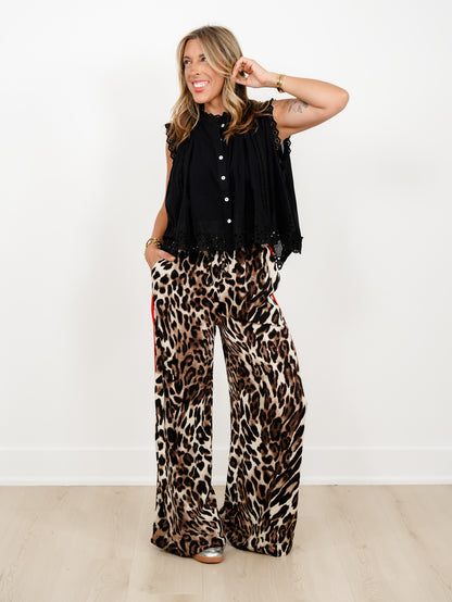 Sleeveless Pleated Button Down Top with Eyelet Trim