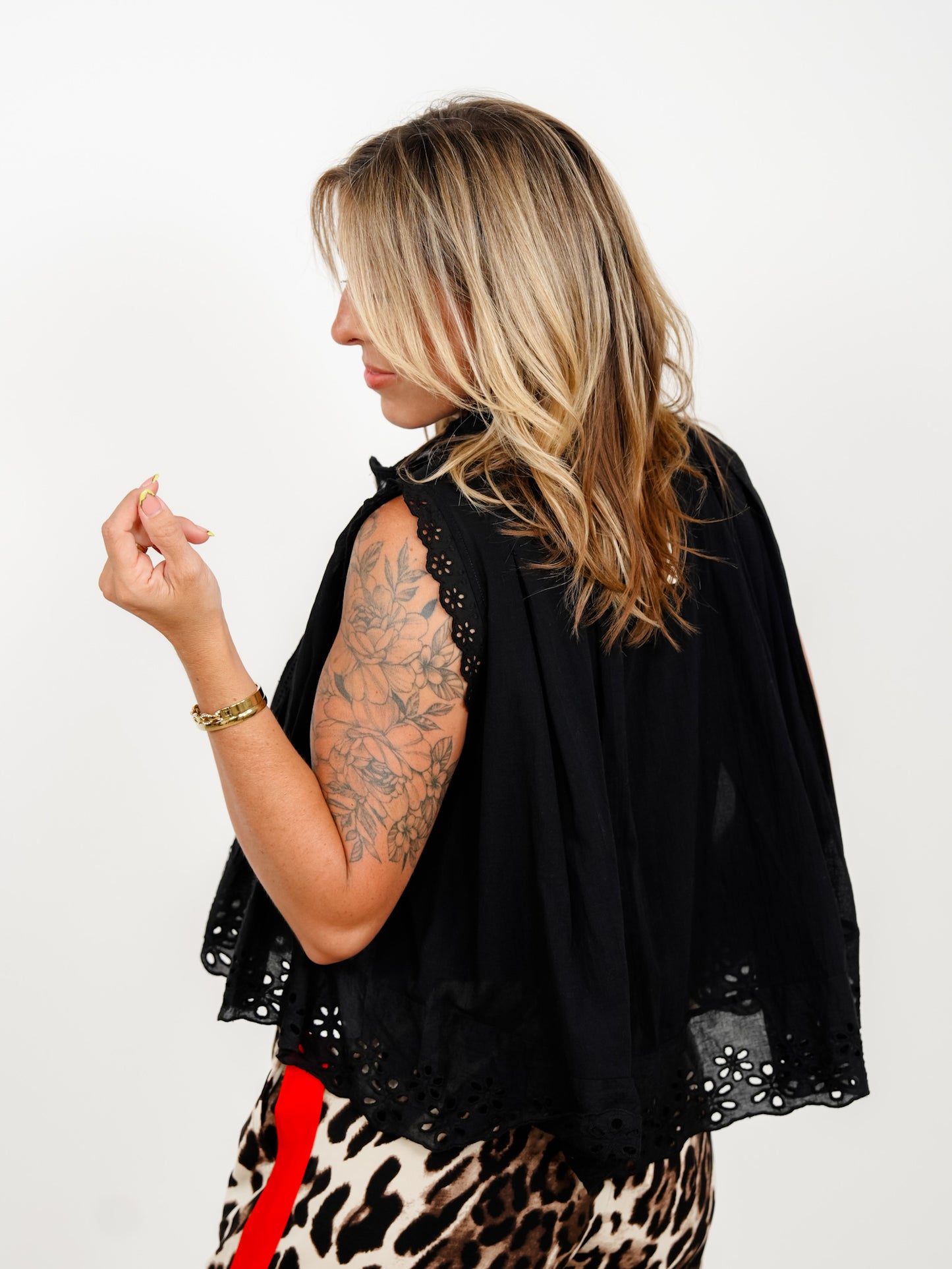 Sleeveless Pleated Button Down Top with Eyelet Trim