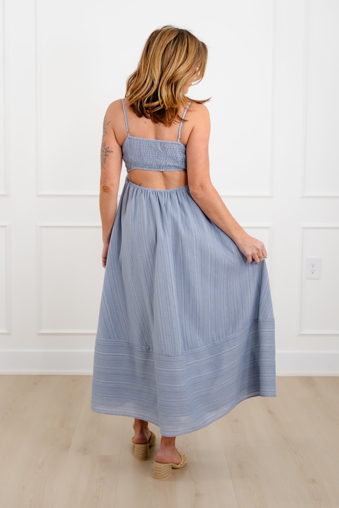 textured sleeveless maxi dress PrettyLittleThing Women's Textured Halterneck Low Back Sleeveless Maxi Dress in Chocolate