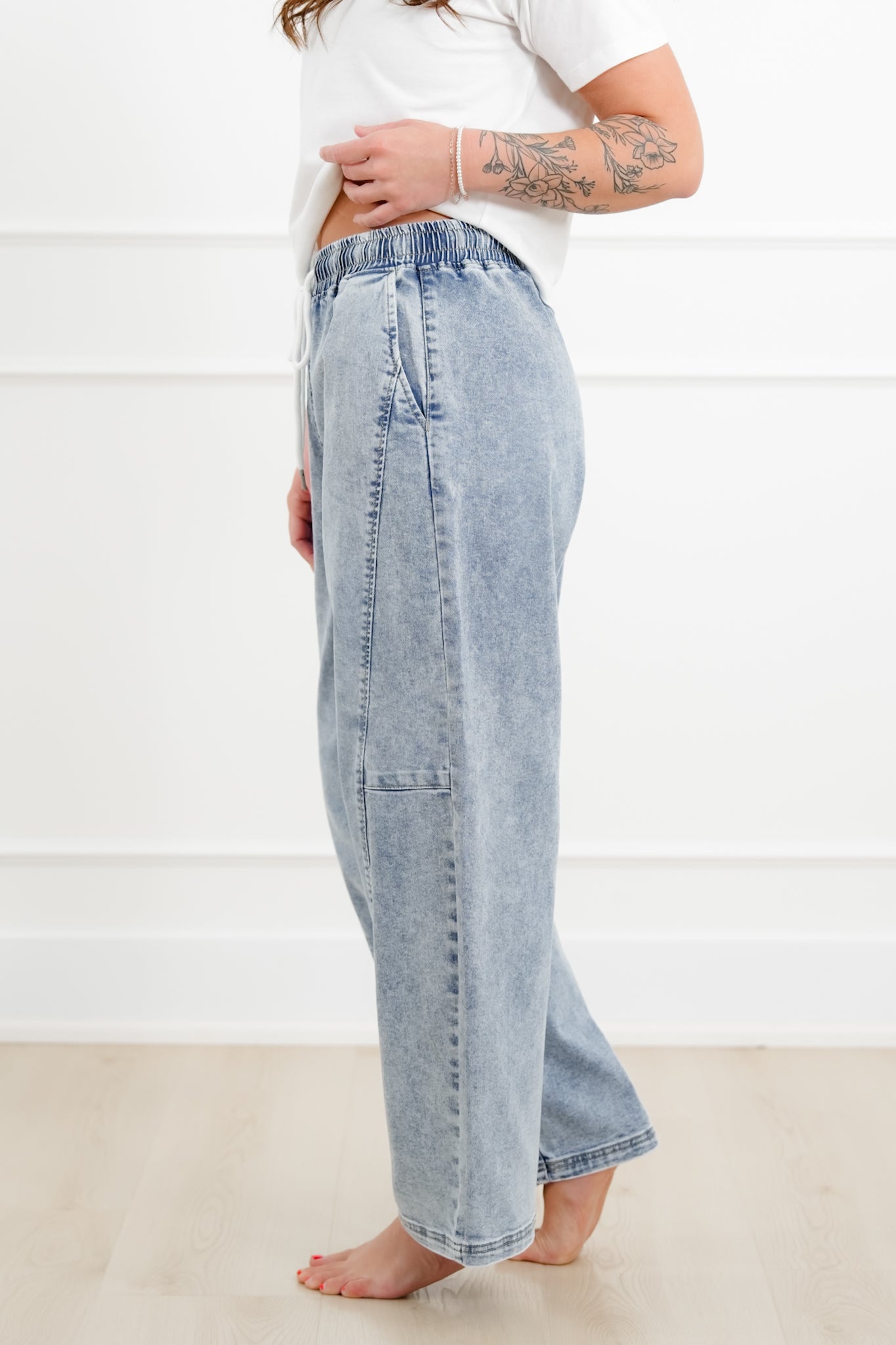 Risen Mid Rise Light Wash Elastic Waistband Barrel Jeans with Front Seam