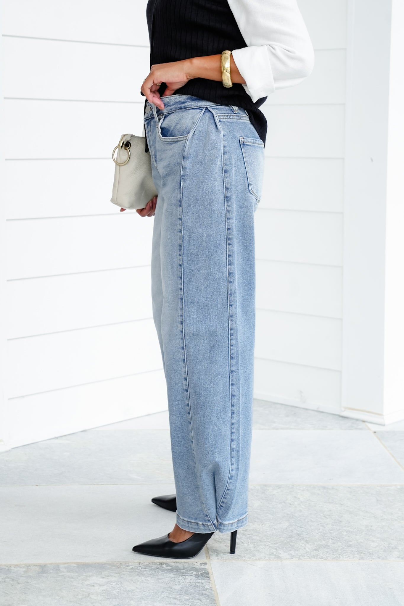 Risen Mid Rise Medium Wash Wide Leg Jeans with Leg Snap For Barrel Fit
