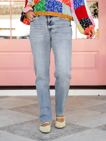 Judy Blue Mid Rise Light Wash Billie Boyfriend Jeans