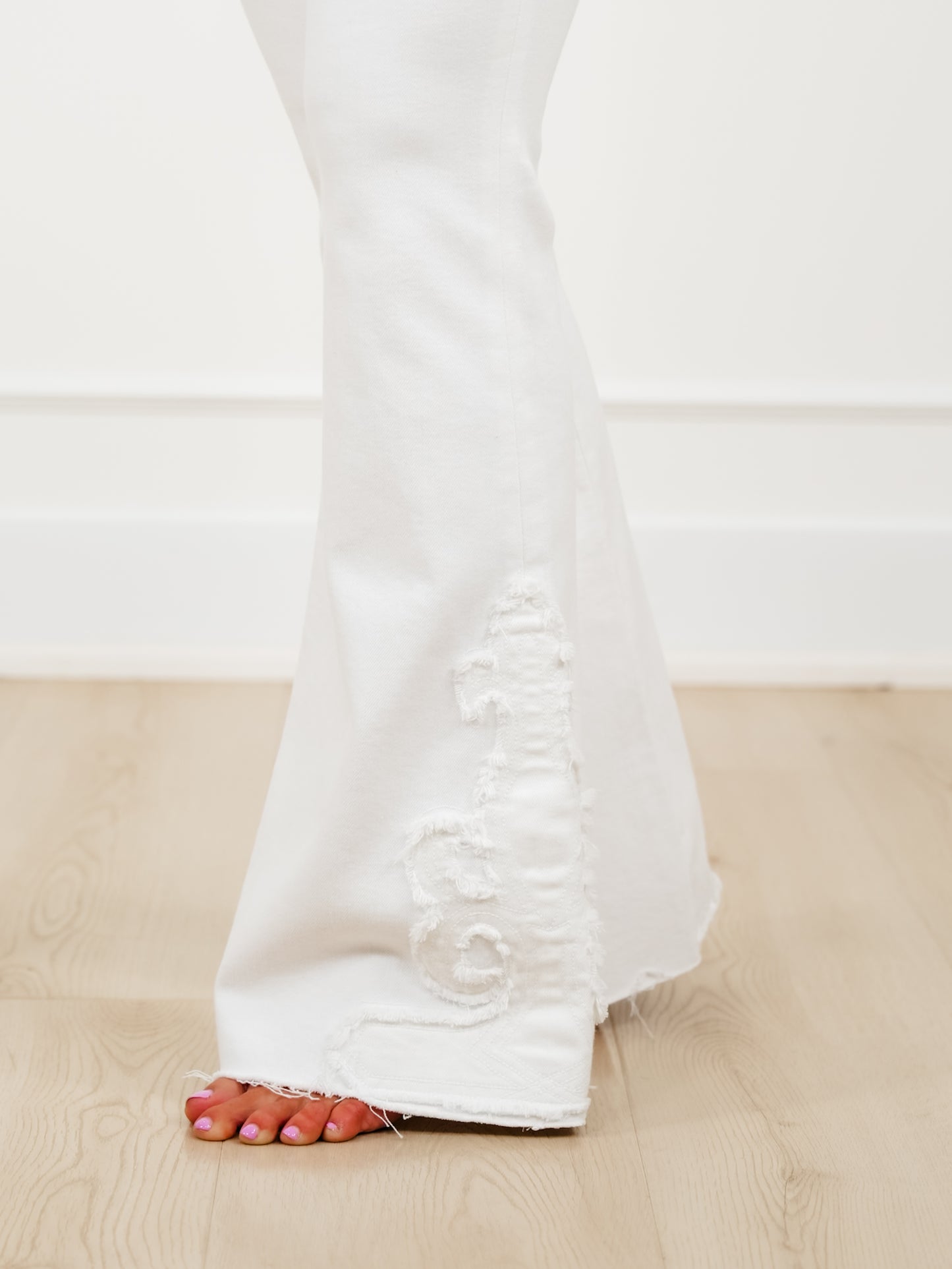 Hidden Low Rise White Flare Jeans with Embroidery