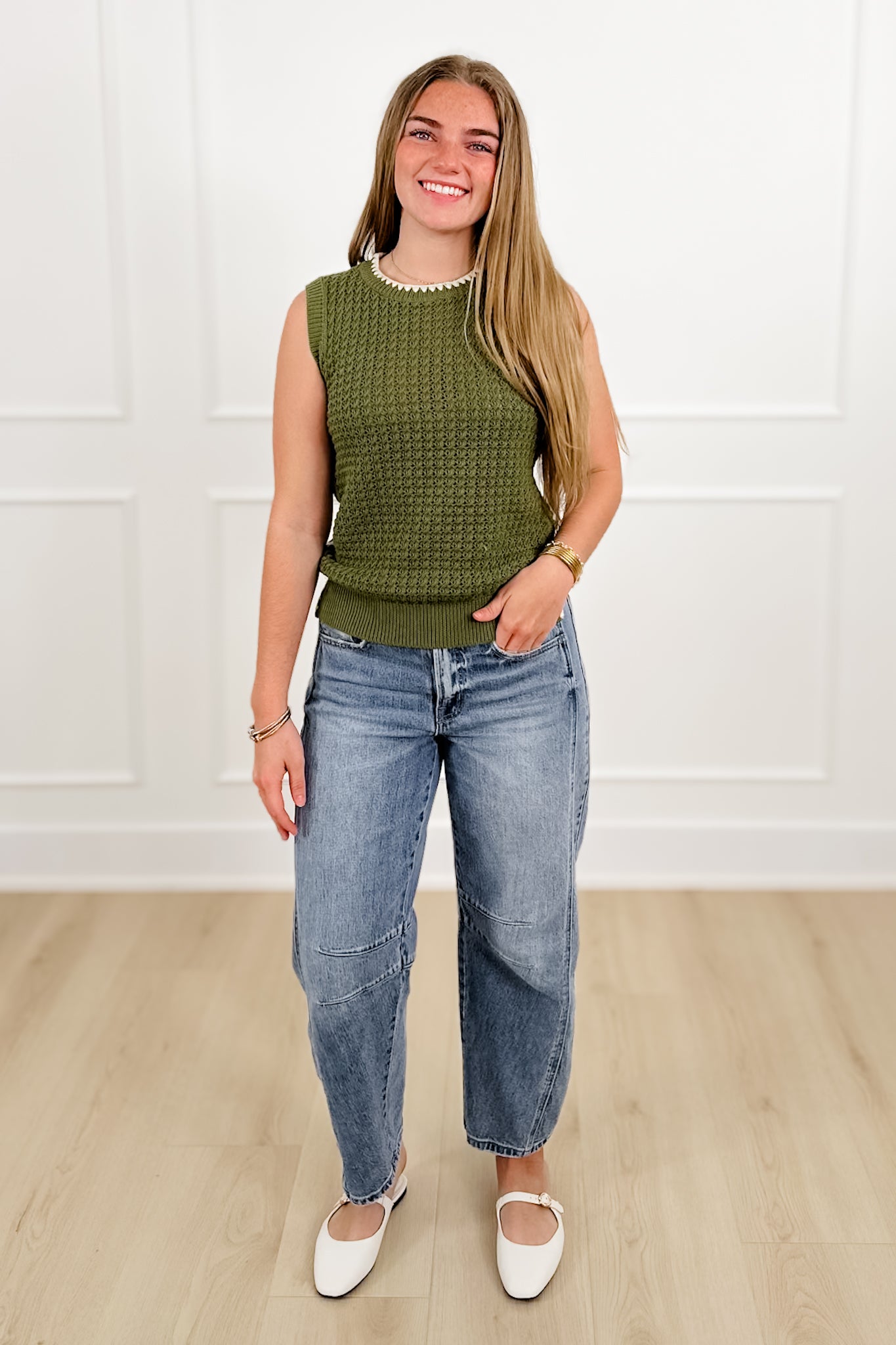 Knit Sleeveless Sweater with Contrasting Scalloped Trim