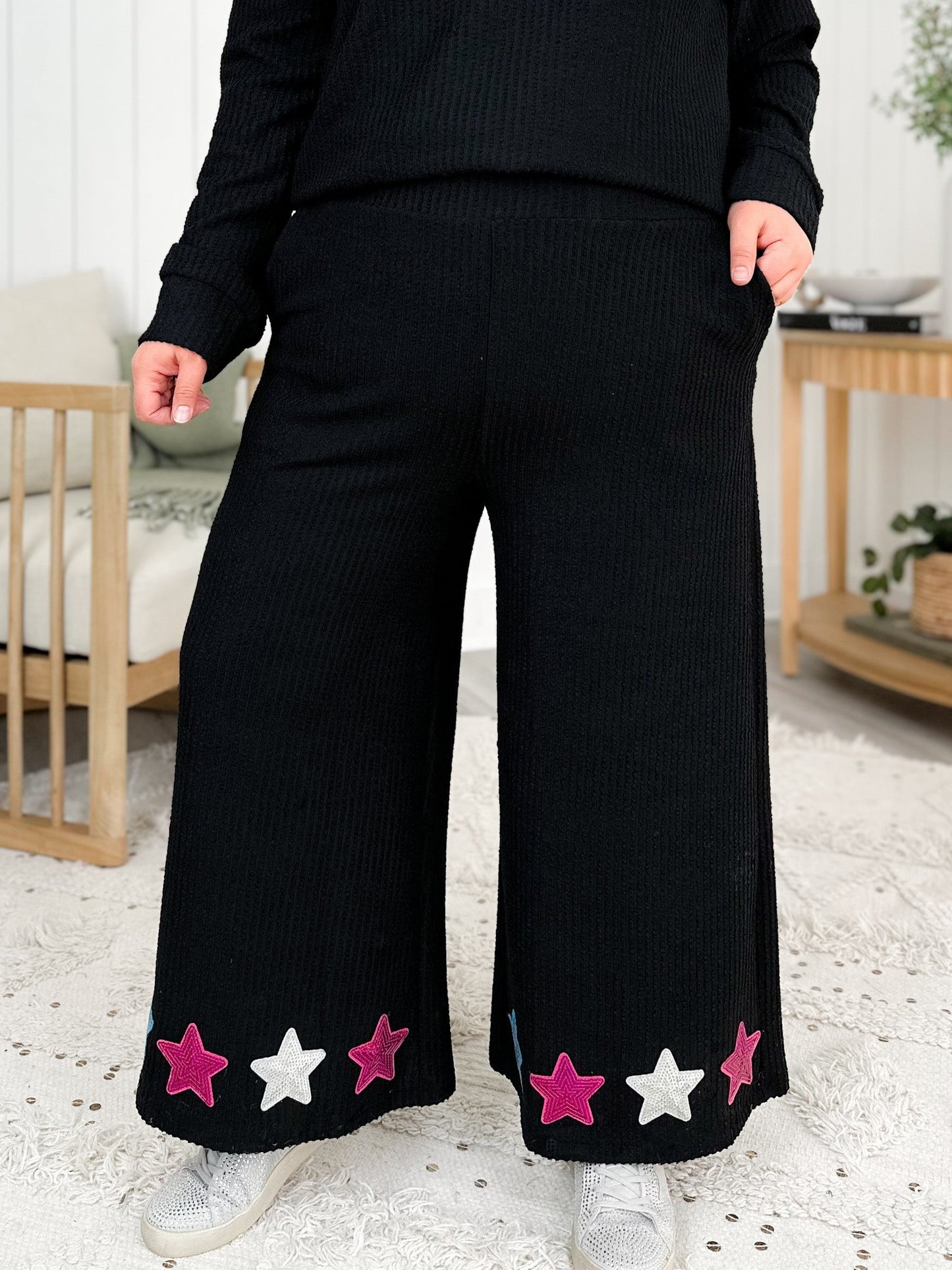 Plus/Reg Elastic Waist Wide Leg Cropped Pants With Sequin Star Patch Detail (Multiple Colors)