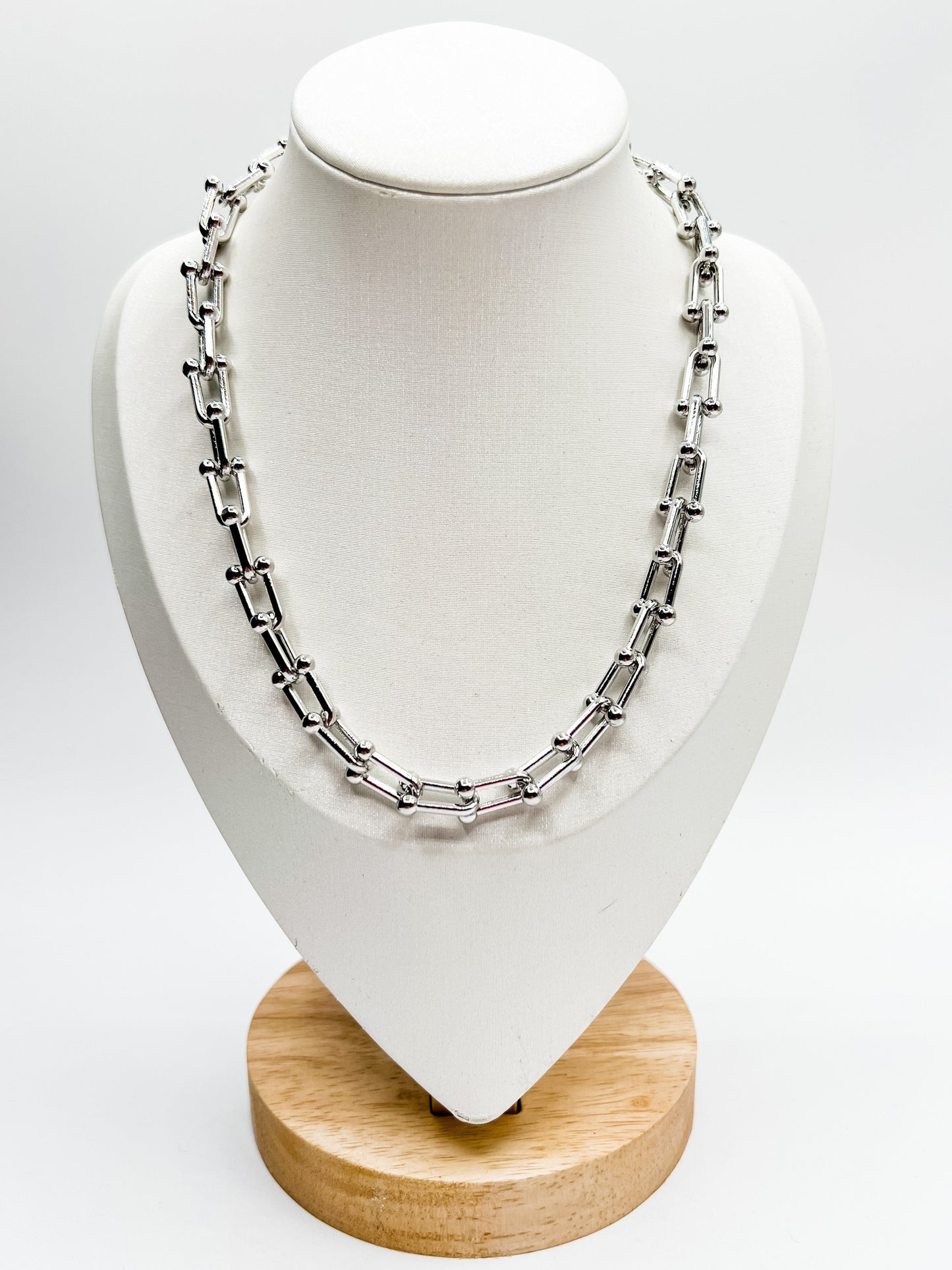 VH Ruth Silver Figaro Oval Chain Link Necklace