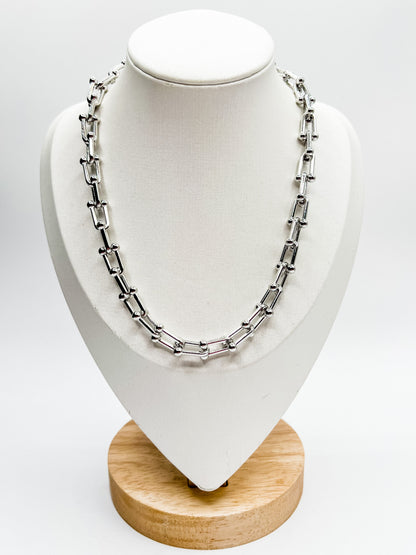 VH Ruth Silver Figaro Oval Chain Link Necklace