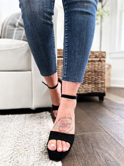 Judy Blue Material Girl Contrast Wash Relaxed Fit Jeans
