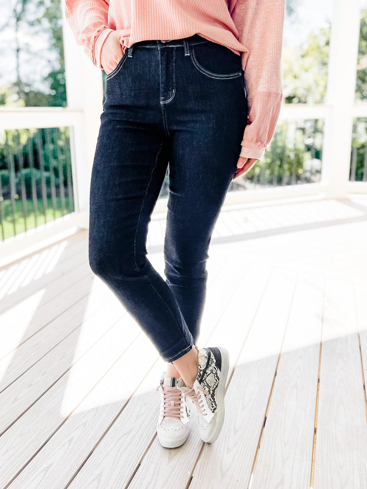 Judy Blue MidNight Dark Wash Rinse Mom Jeans