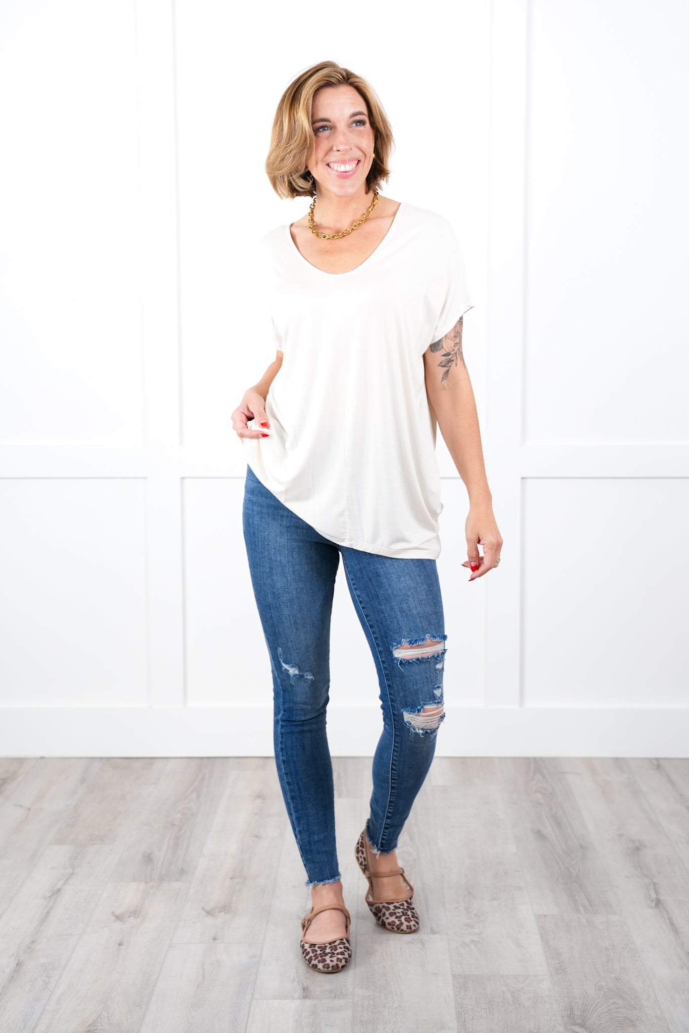 Solid Short Sleeve Scoop Neck Tunic Top (Multiple Colors)