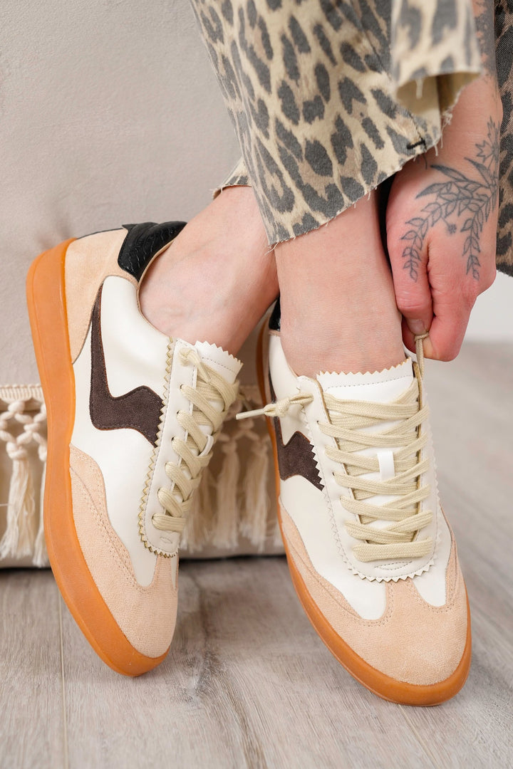 Retro Low-Top Sneakers with Decorative Edge