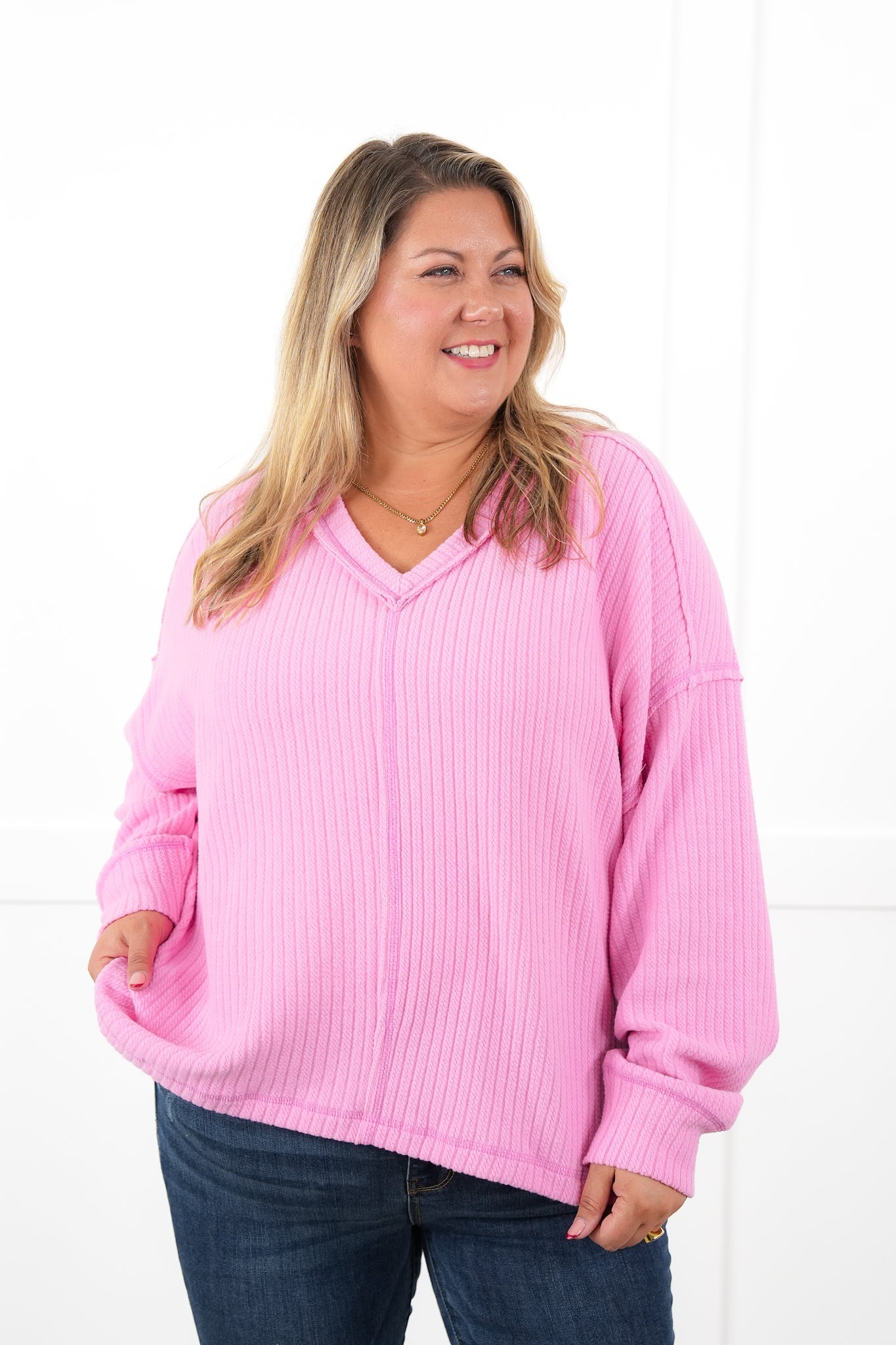 Plus/Reg Ribbed Knit Long Sleeve V-Neck Top with Reverse Seam Detail