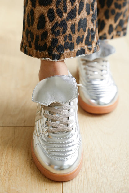Folded Tongue Low Top Sneaker