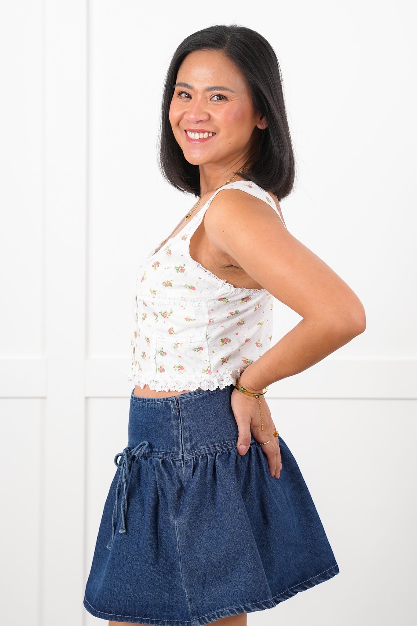 POL Floral Print Sleeveless V Neck Cropped Button Down Top with Lace Trim Detail