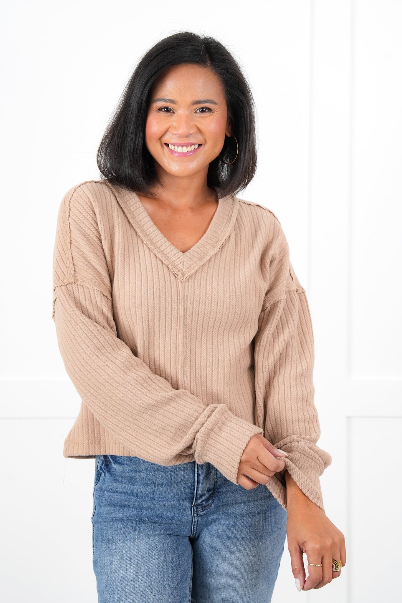 Plus/Reg Ribbed Knit Long Sleeve V-Neck Top with Reverse Seam Detail