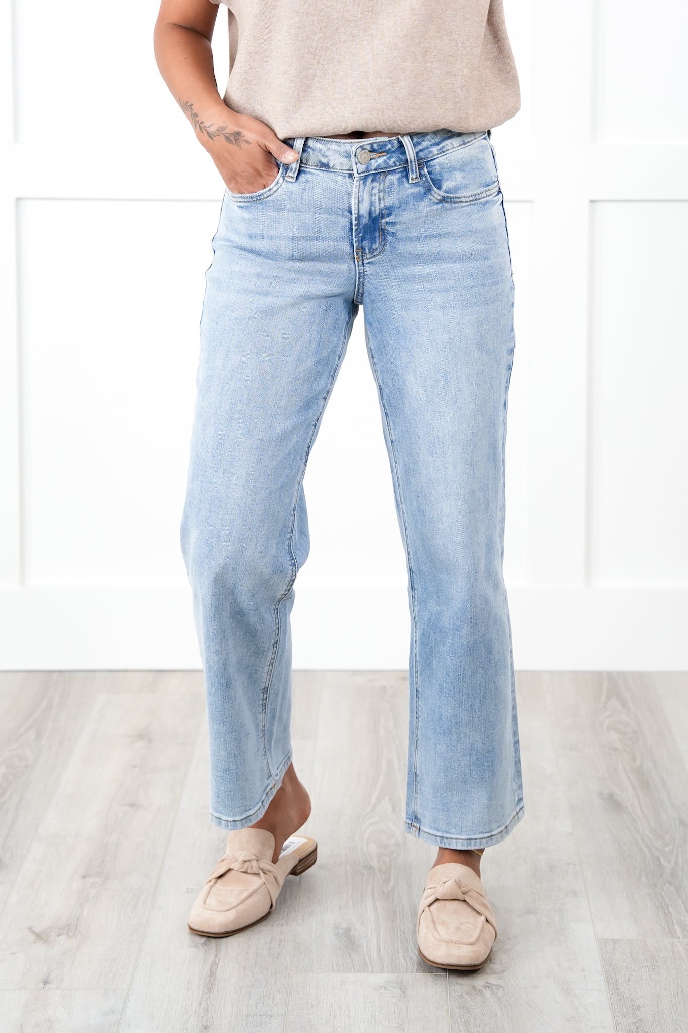 Vervet Mid Rise Light Wash Dad Jeans