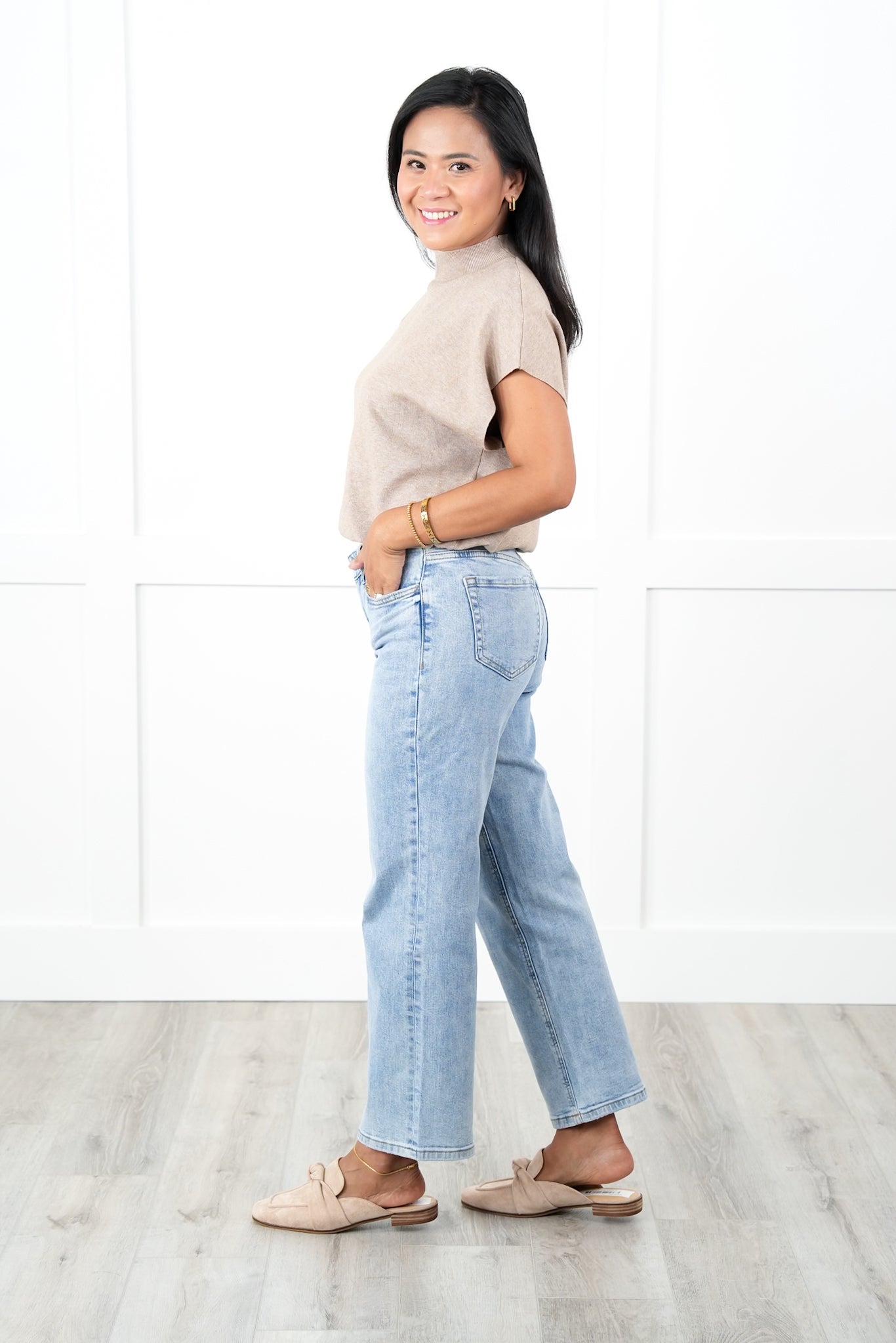 Vervet Mid Rise Light Wash Dad Jeans
