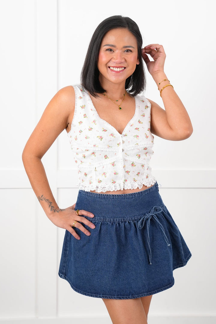 POL Floral Print Sleeveless V Neck Cropped Button Down Top with Lace Trim Detail