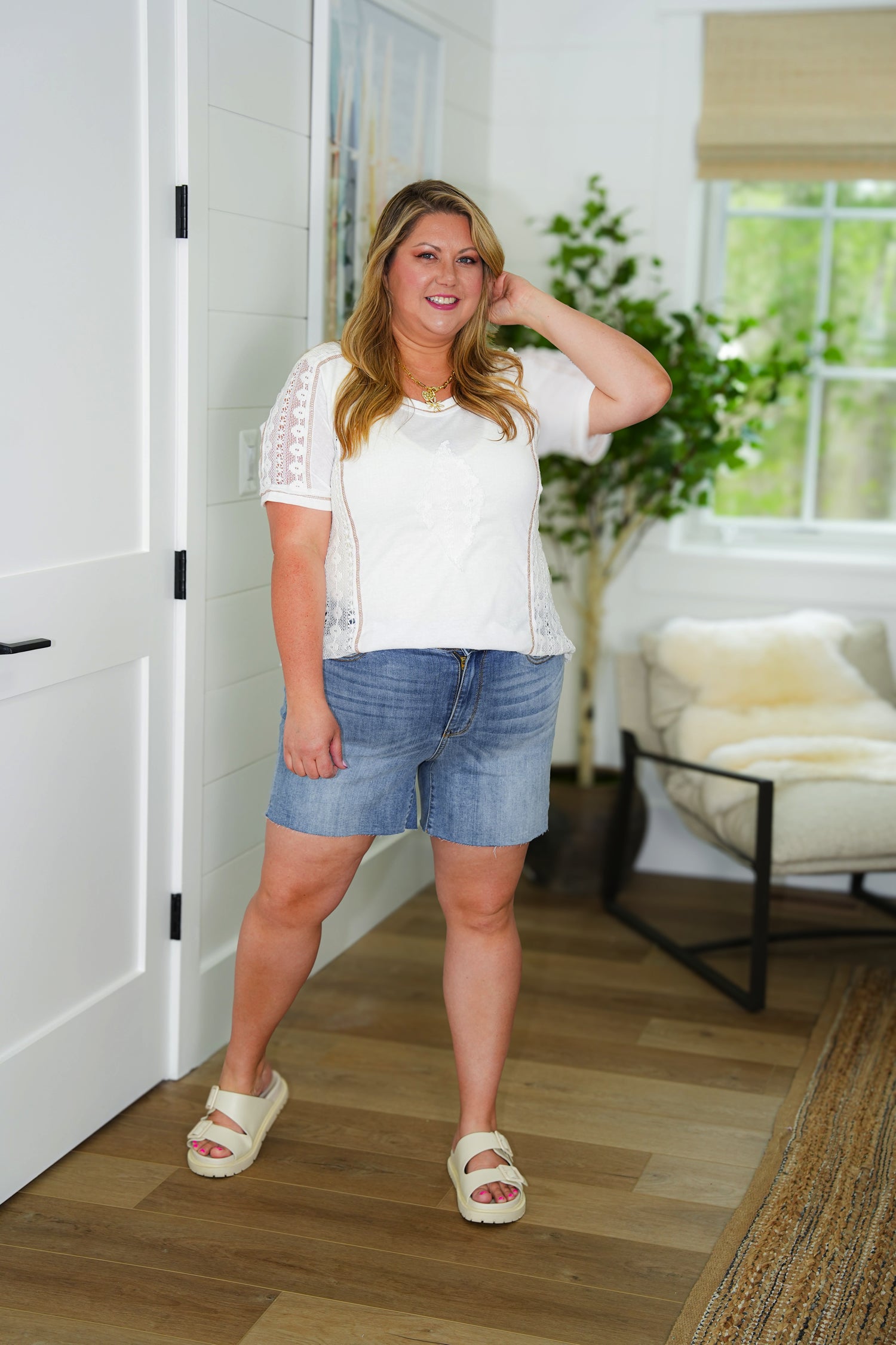 Judy Blue Medium Wash Cut Off Shorts – Freckled Poppy