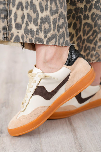 Retro Low-Top Sneakers with Decorative Edge