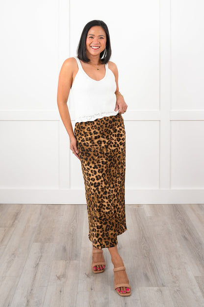 Plus/Reg Off White Sleeveless V Neck Knit Top