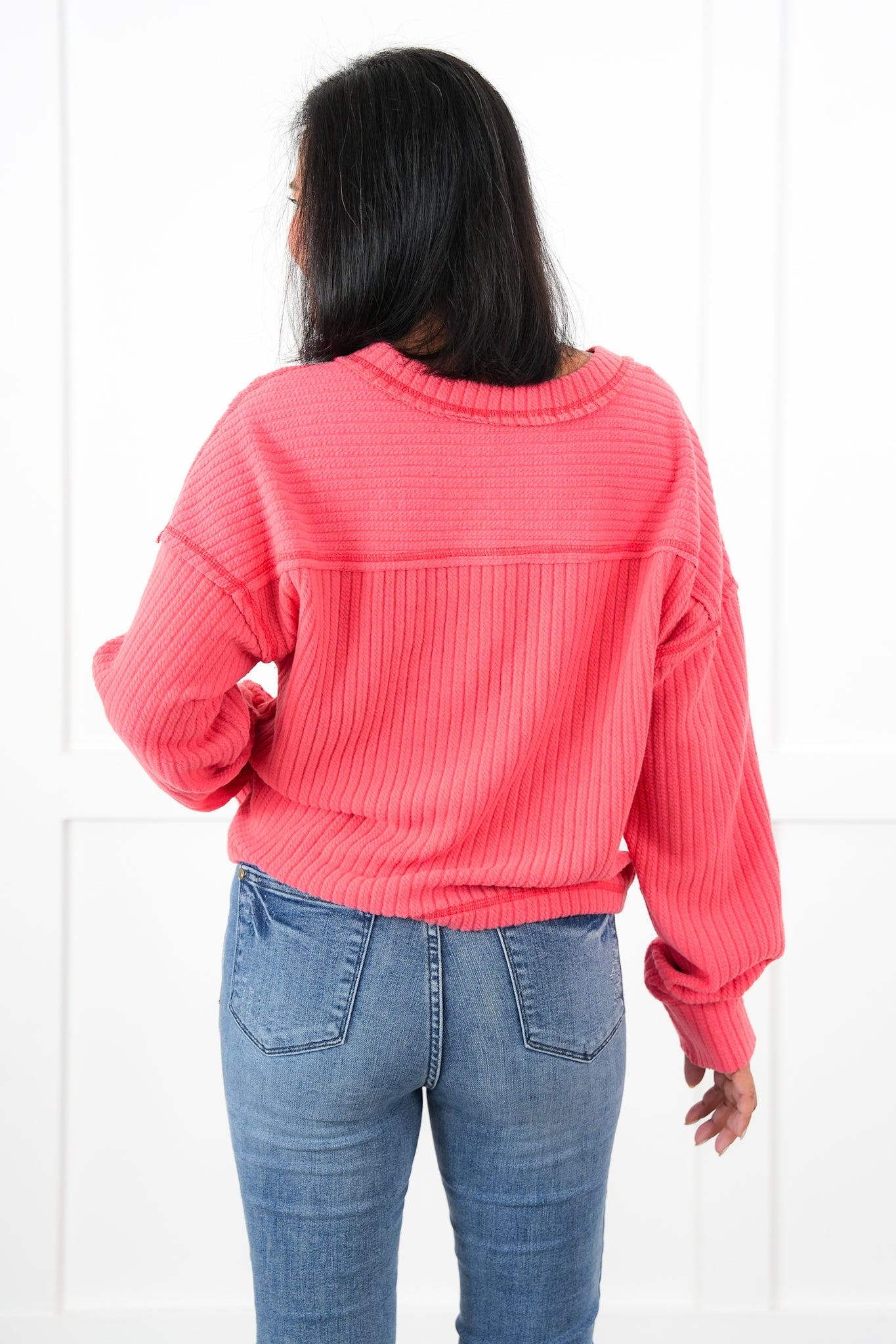 Plus/Reg Ribbed Knit Long Sleeve V-Neck Top with Reverse Seam Detail