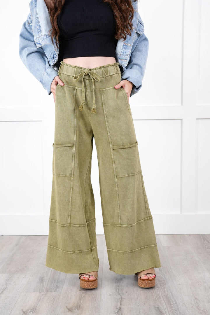 Mineral Wash Elastic Waist Wide Leg Cargo Knit Pants With Reverse Seam Detail