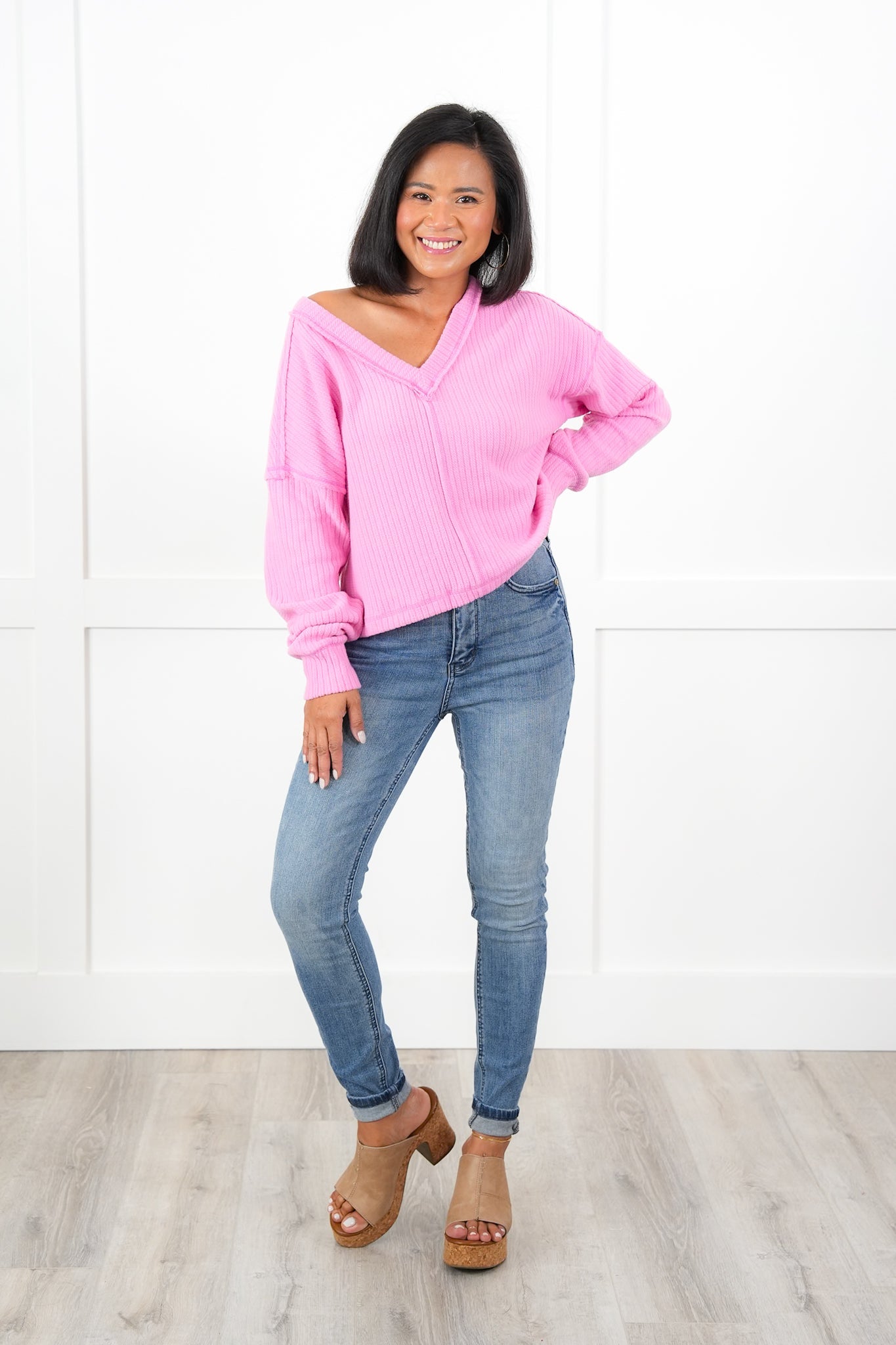 Plus/Reg Ribbed Knit Long Sleeve V-Neck Top with Reverse Seam Detail