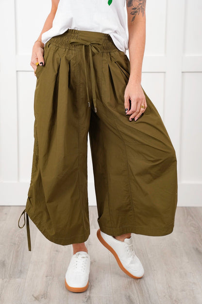 Plus/Reg Pleated Smocked Waist Wide Leg Pants
