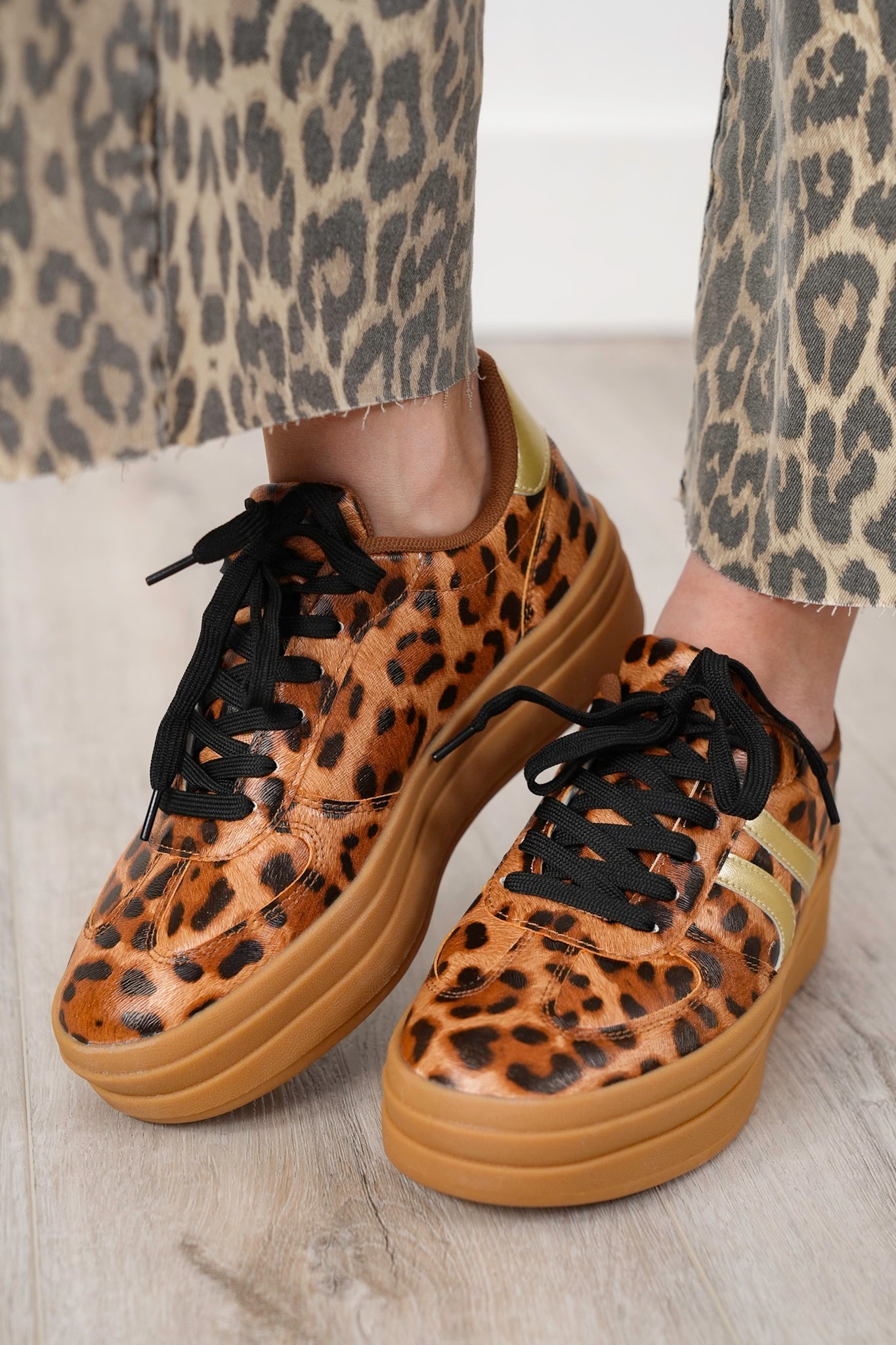 Double Stripe Platform Lace Up Sneaker