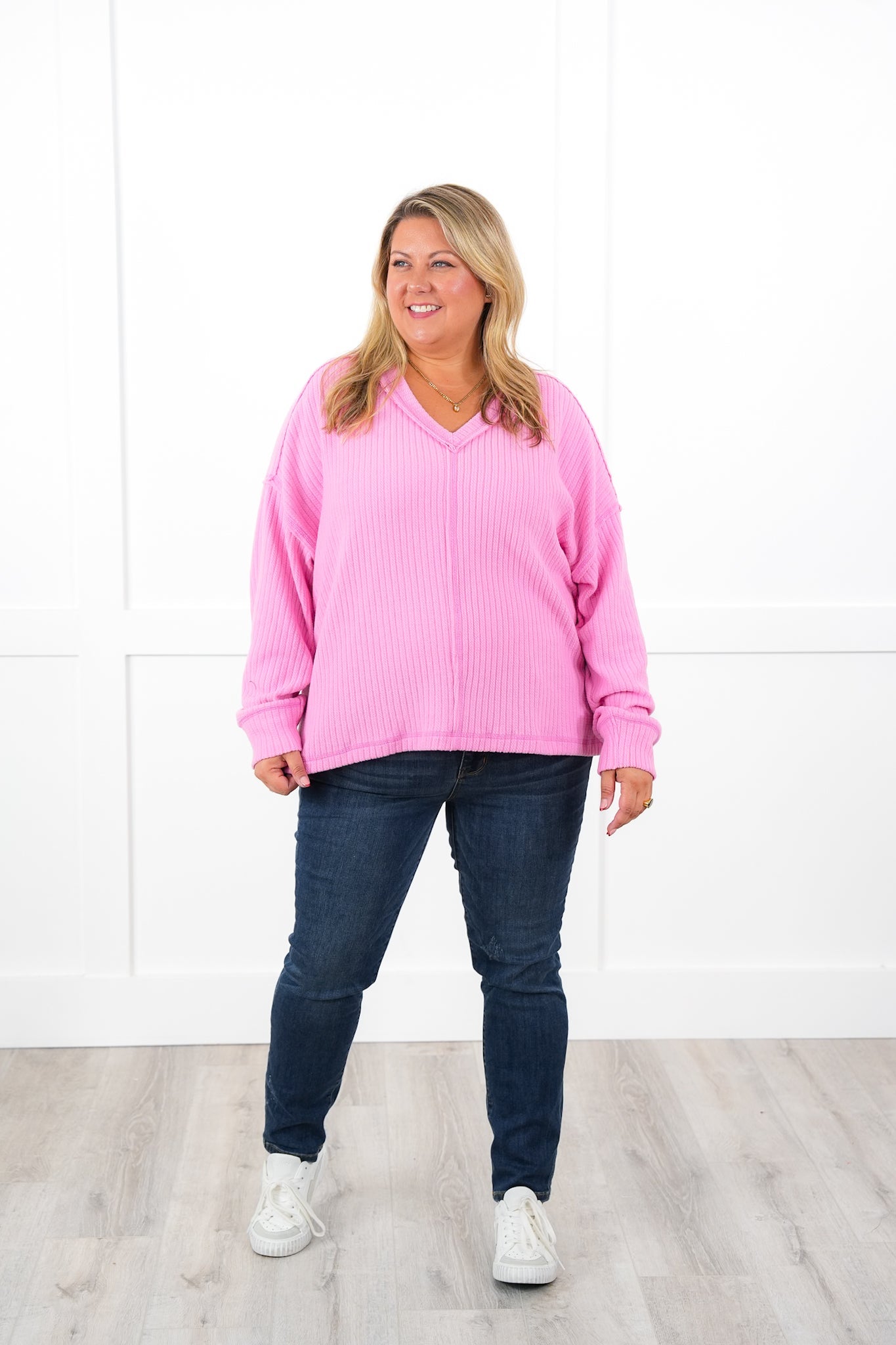 Plus/Reg Ribbed Knit Long Sleeve V-Neck Top with Reverse Seam Detail