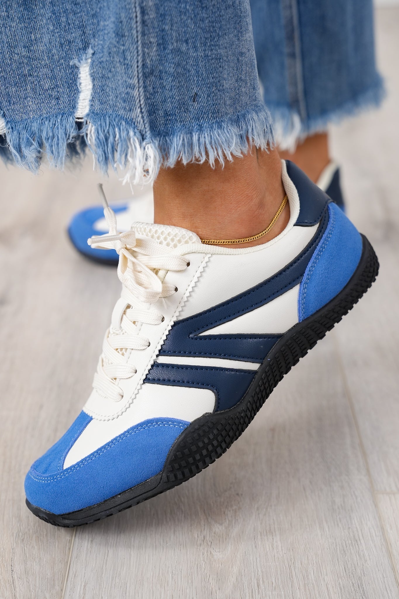 Contrast Design Athletic Sneakers