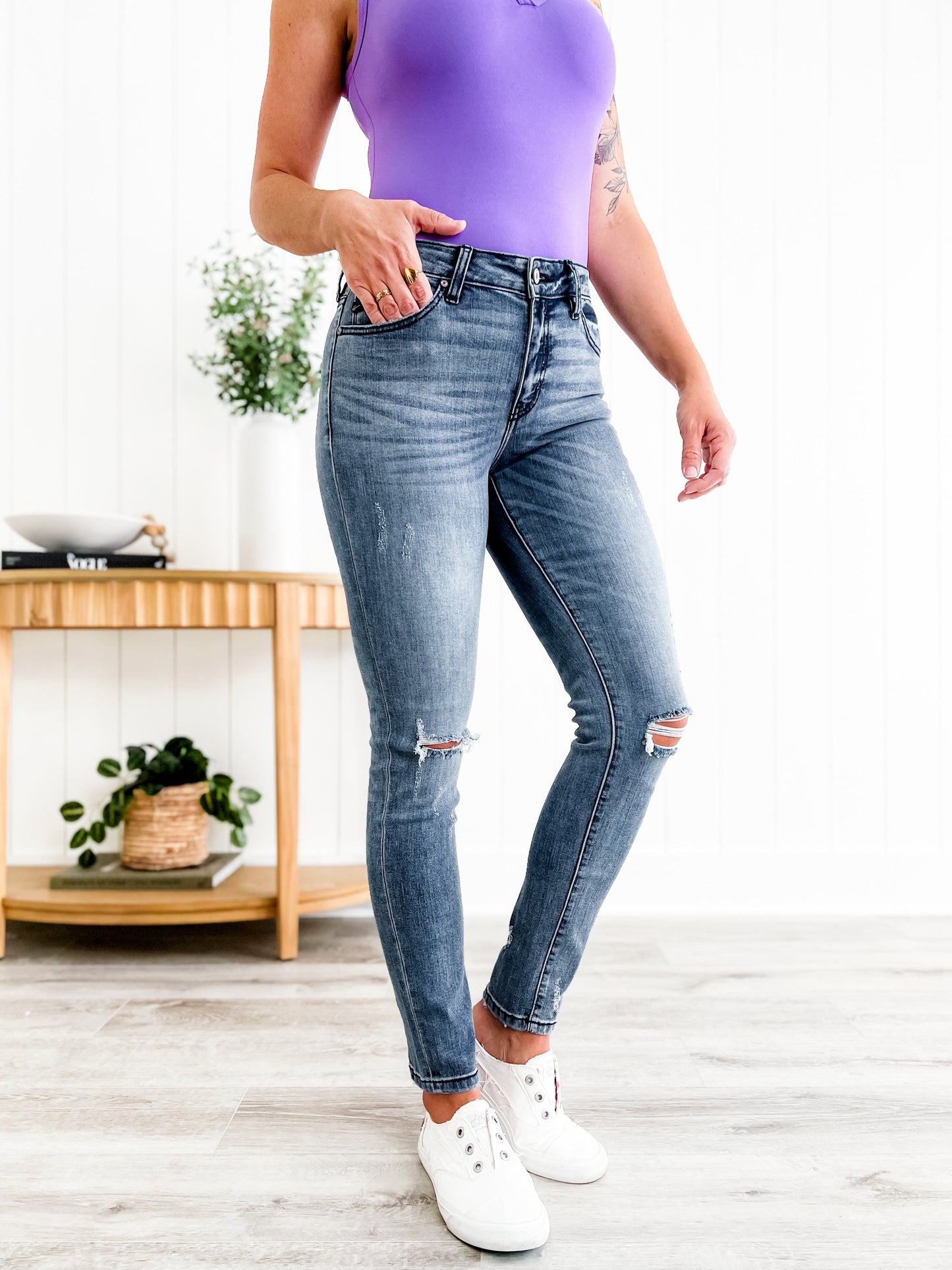 KanCan Medium Wash Knee Distressed Skinny Jeans