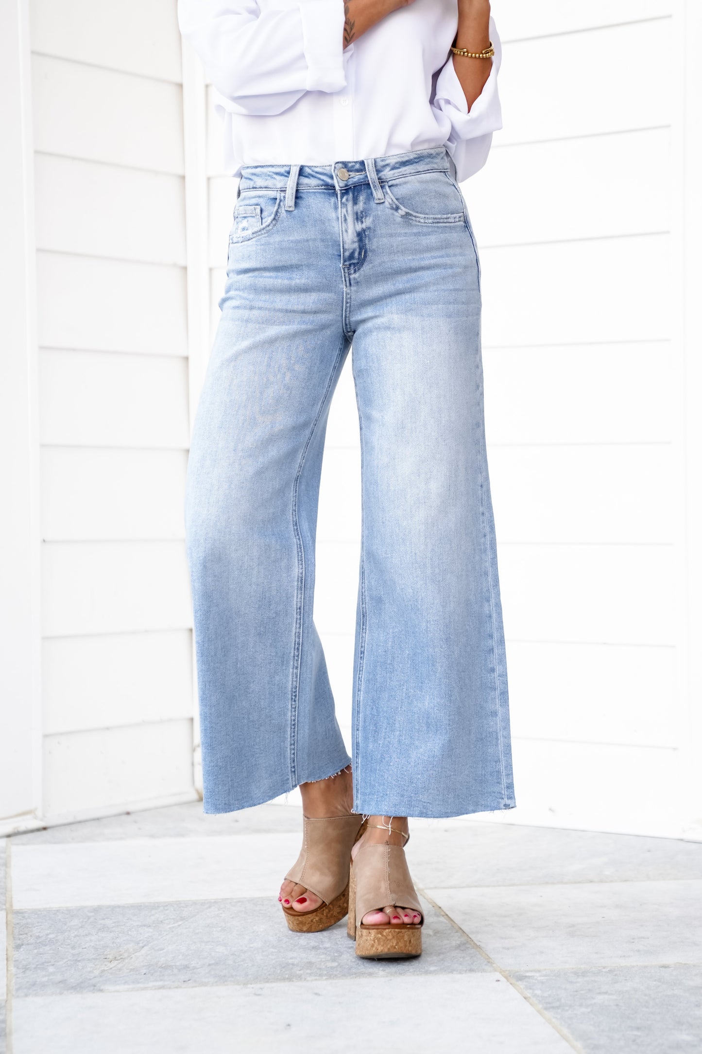 Vervet High Rise Light Wash Cropped Wide Leg Jeans