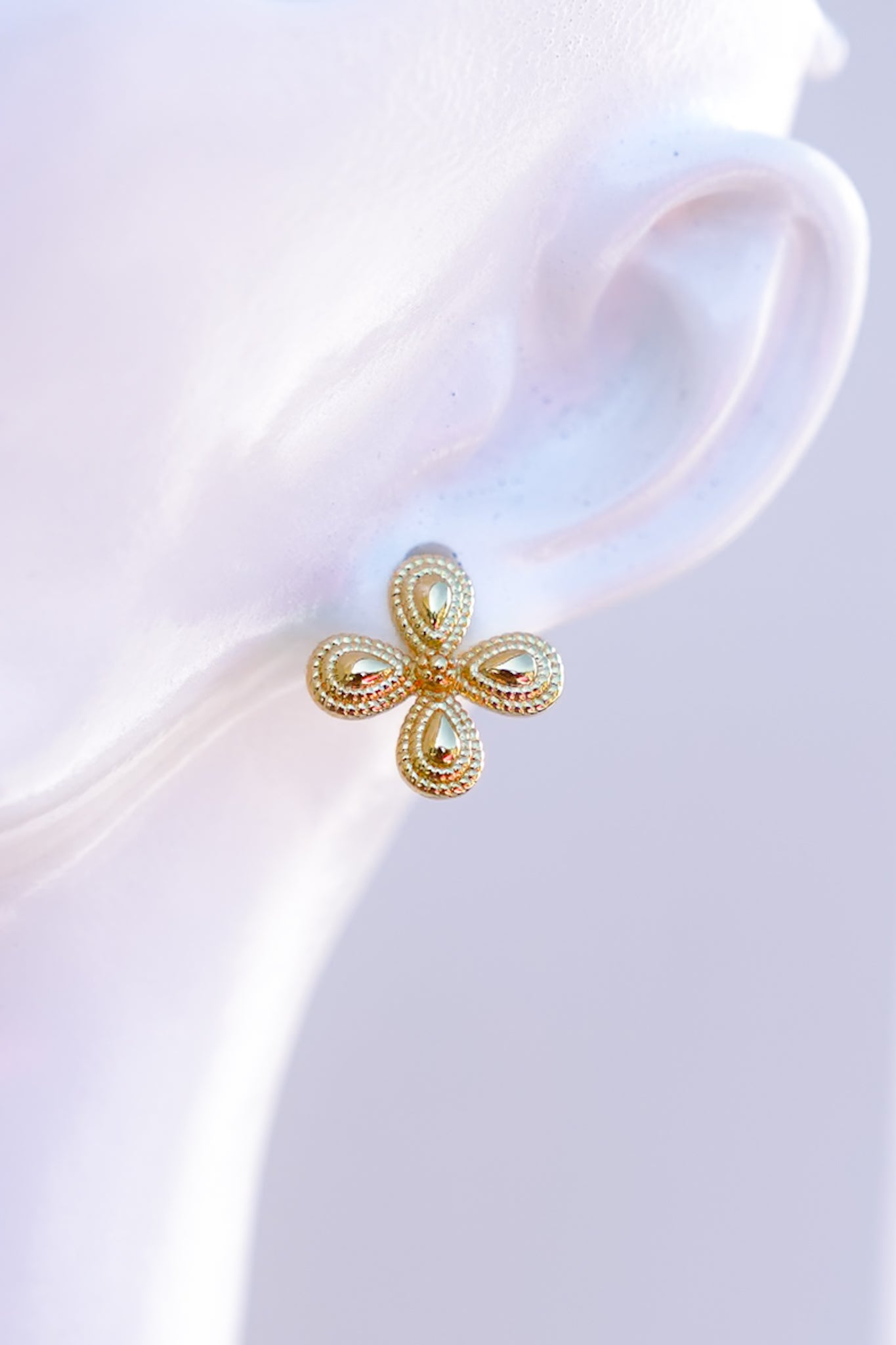 Treasure Jewels "Lily" Blush Stud