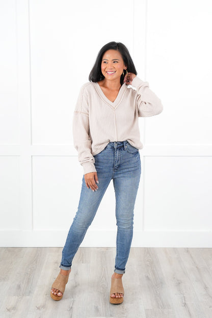 Plus/Reg Ribbed Knit Long Sleeve V-Neck Top with Reverse Seam Detail