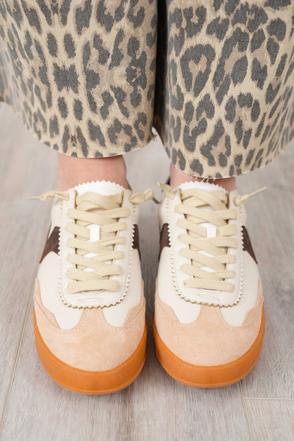 Retro Low-Top Sneakers with Decorative Edge