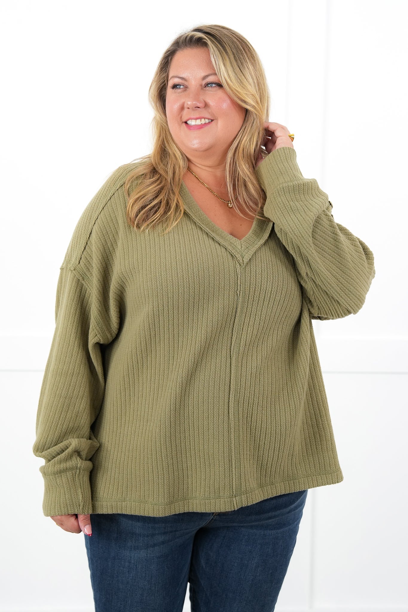 Plus/Reg Ribbed Knit Long Sleeve V-Neck Top with Reverse Seam Detail