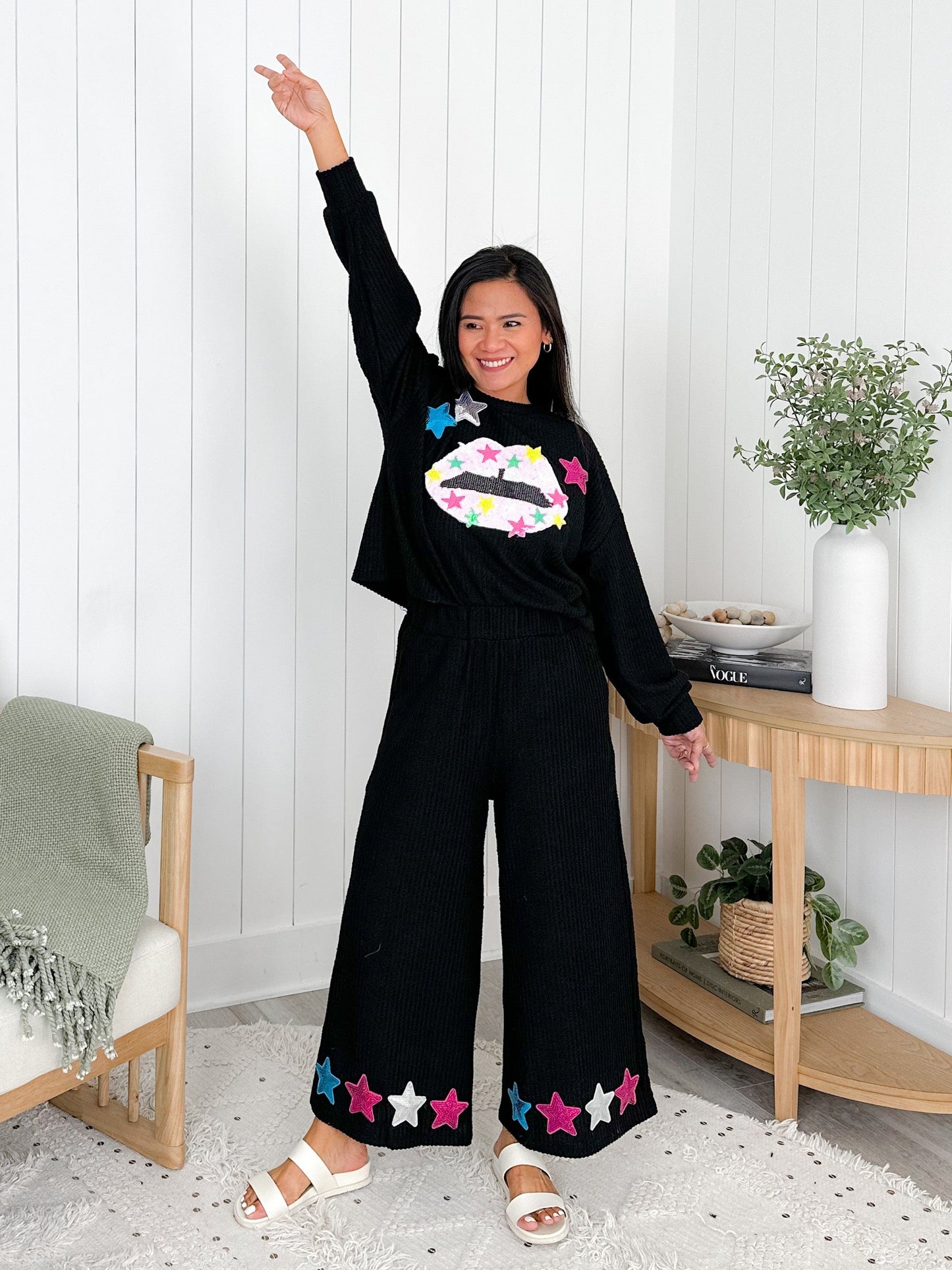 Plus/Reg Elastic Waist Wide Leg Cropped Pants With Sequin Star Patch Detail (Multiple Colors)