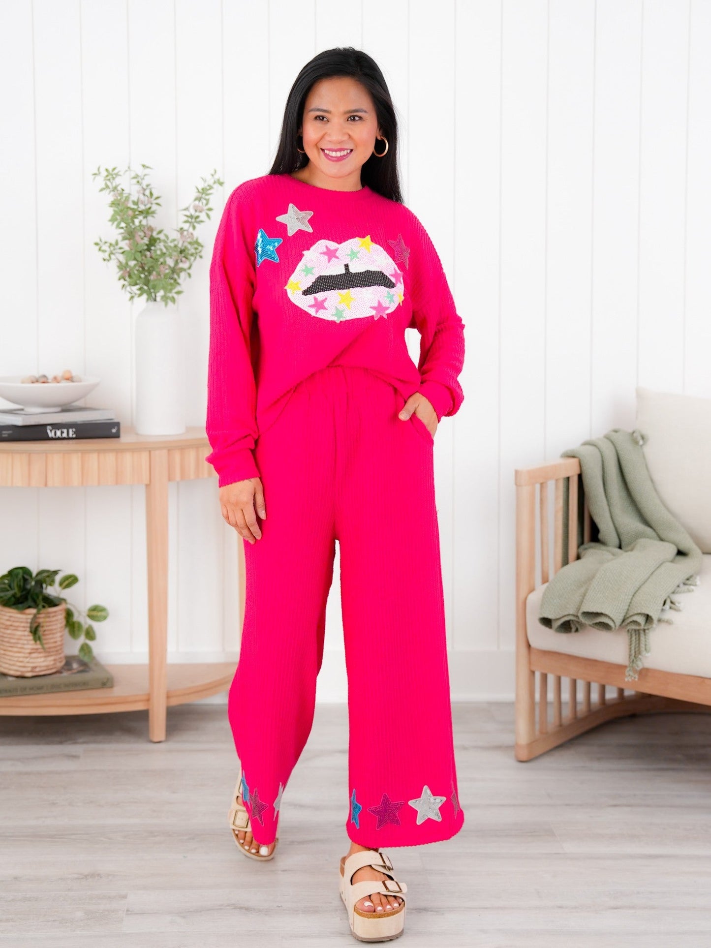 Plus/Reg Elastic Waist Wide Leg Cropped Pants With Sequin Star Patch Detail (Multiple Colors)