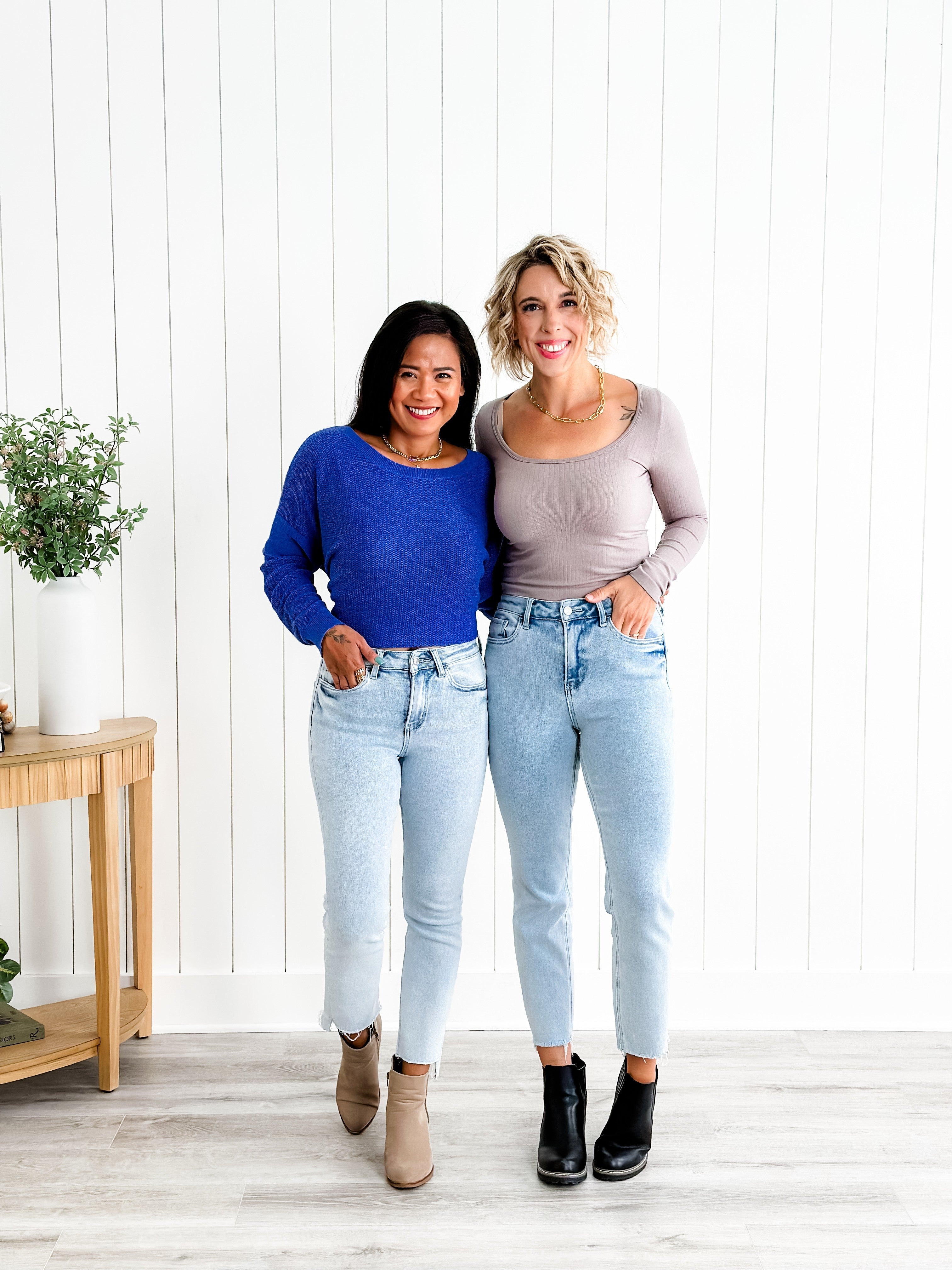 ★★ ★★ Here Light Blue High Rise Slim Straight Women Brinley Momento at AG Jeans Official Store