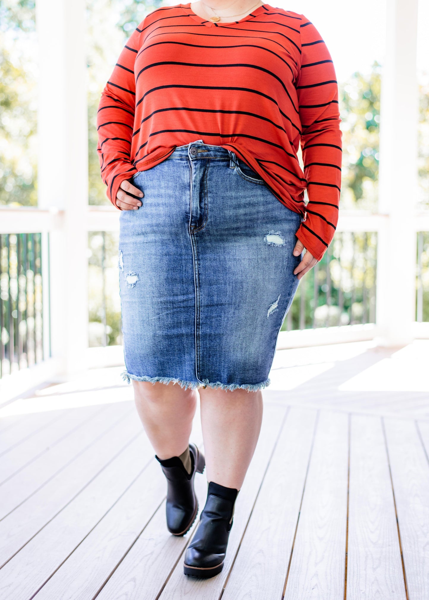 Risen Frayed Hem Denim Skirt